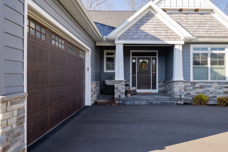 Genson brown door