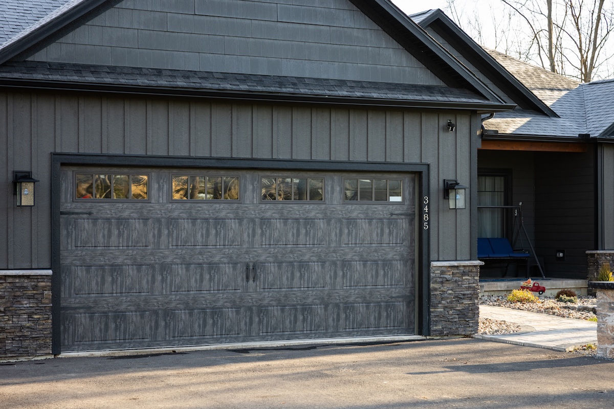 Genson dark door and house combo