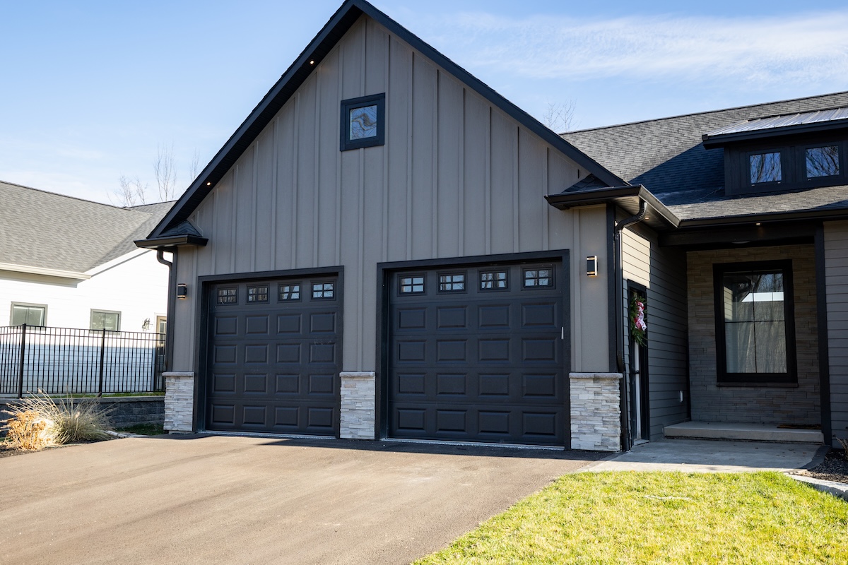 Genson two doors black